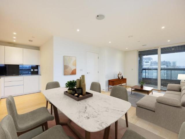 Flat for sale in Putney, Greater London