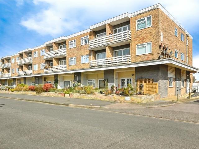 Flat for sale in Holland-on-Sea, Dale Hill