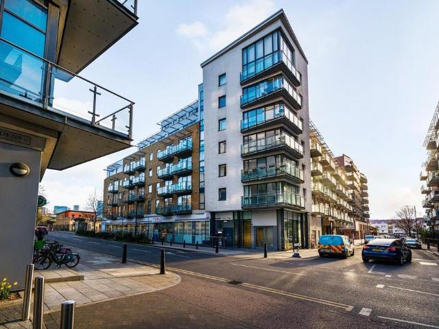 Flat for sale in Caspian Wharf, Cat Hill