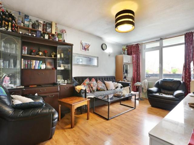 Flat for sale in East Dulwich, Greater London