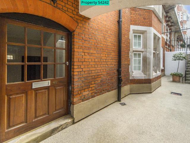 Flat for sale in St Giles, Greater London