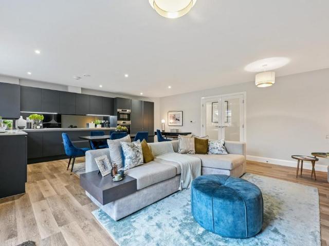 Flat for sale in Iver, Iver Heath
