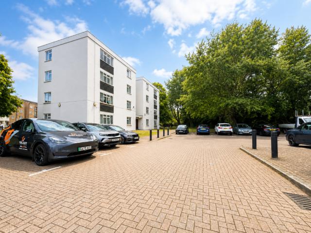 Flat for sale in London Borough of Hounslow, Greater London