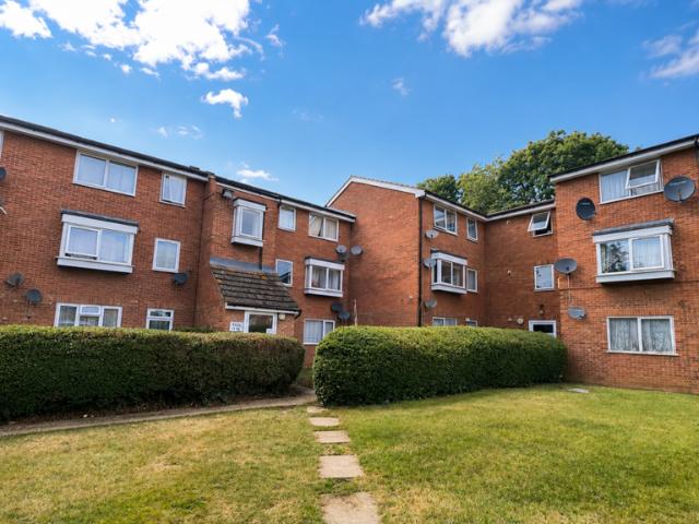 Flat for sale in Hayes, Greater London