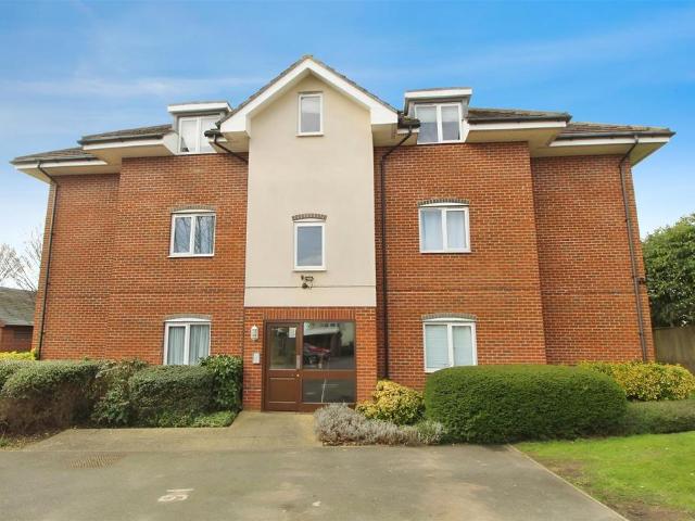 Flat for sale in Slough