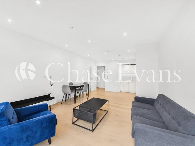 Flat for sale in Yiewsley, Greater London