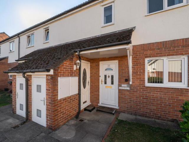Flat for sale in Thorpe Willoughby