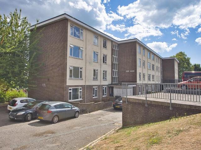 Flat for sale in Clarendon, Ash