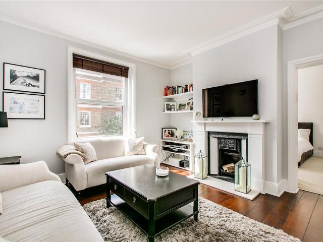 Flat for sale in London Borough of Hammersmith and Fulham, Greater London