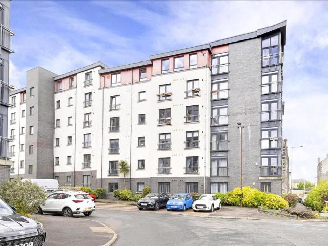 Flat for sale in Leith, Scotland