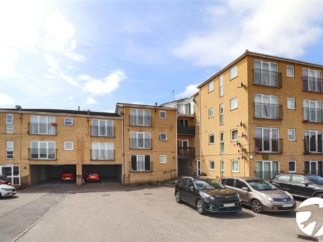 Flat for sale in Lessness Heath, Greater London