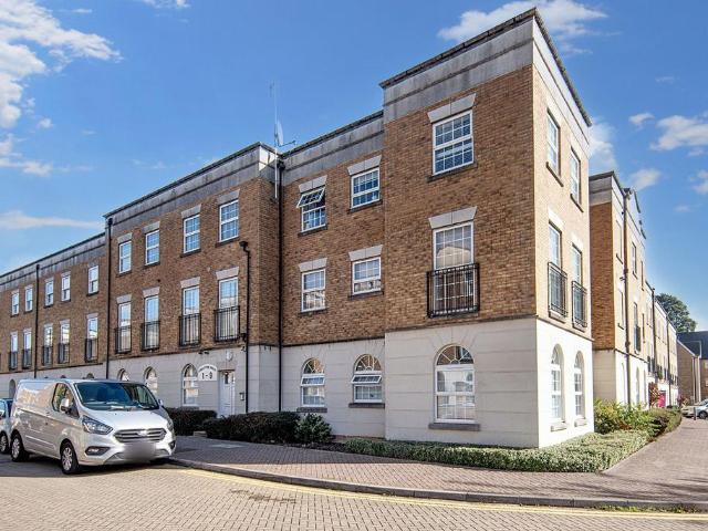 Flat for sale in Midway, Kent