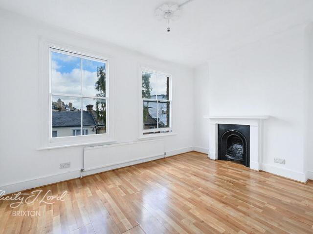 Flat for sale in Loughborough Junction, Greater London