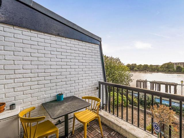 Flat for sale in London Borough of Hammersmith and Fulham, Greater London
