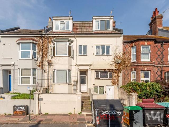 Flat for sale in Hanover & Queen's Park, Brighton
