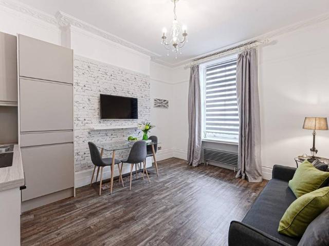 Flat for sale in Pimlico, Greater London