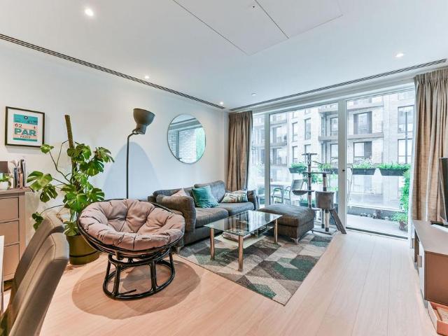 Flat for sale in London Borough of Croydon, Selhurst