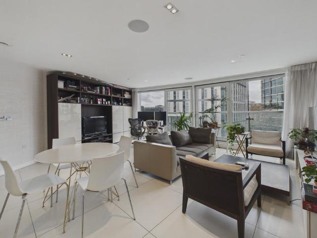 Flat for sale in Finsbury, Greater London