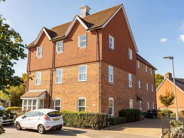 Flat for sale in Greenfields, Red Hill