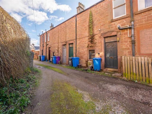 Flat for sale in Kirriemuir, Scotland