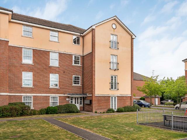 Flat for sale in The Ryde, Fretherne