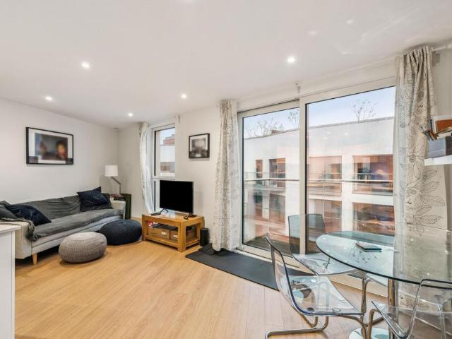 Flat for sale in London Borough of Croydon, Greater London