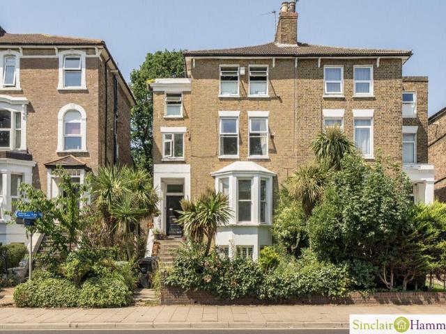 Flat for sale in Widmore, Greater London