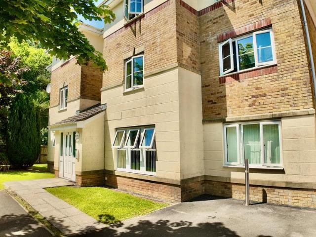 Flat for sale in Abercarn