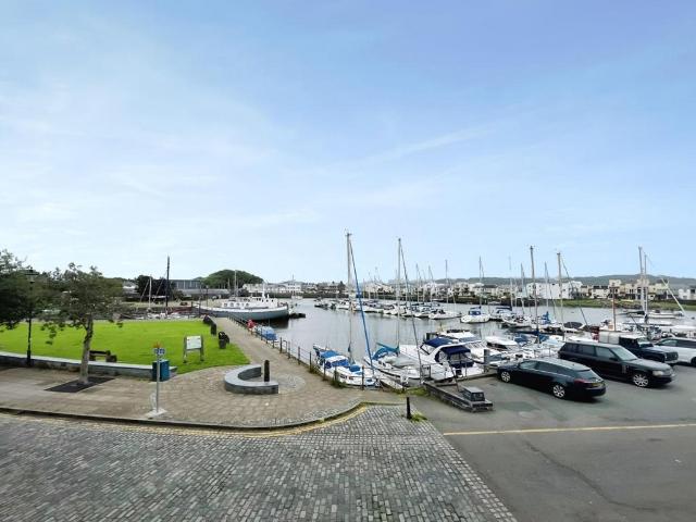 Flat for sale in Porthmadog