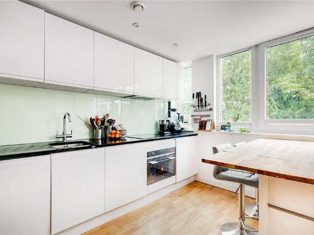 Flat for sale in Putney, Greater London