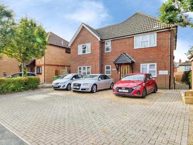 Flat for sale in Shirley, Southampton