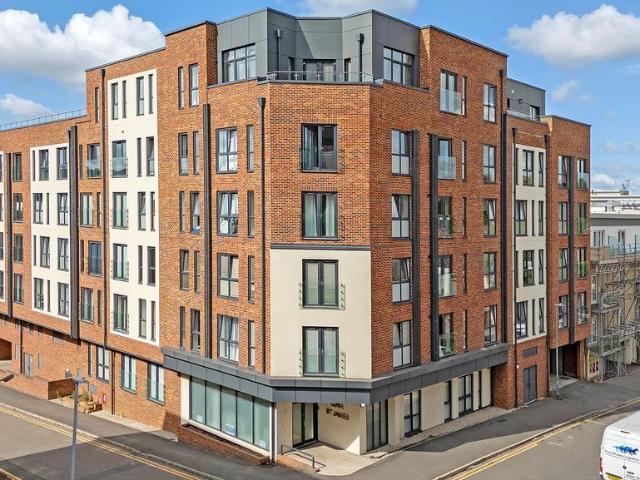 Flat for sale in Navestock Side, Essex
