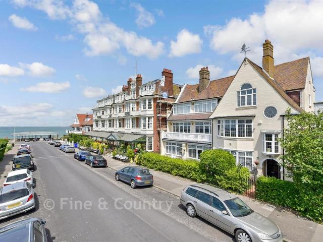Flat for sale in Cliftonville West, Acol