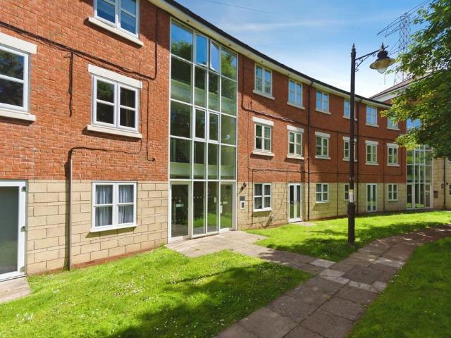 Flat for sale in Kings Norton, West Midlands
