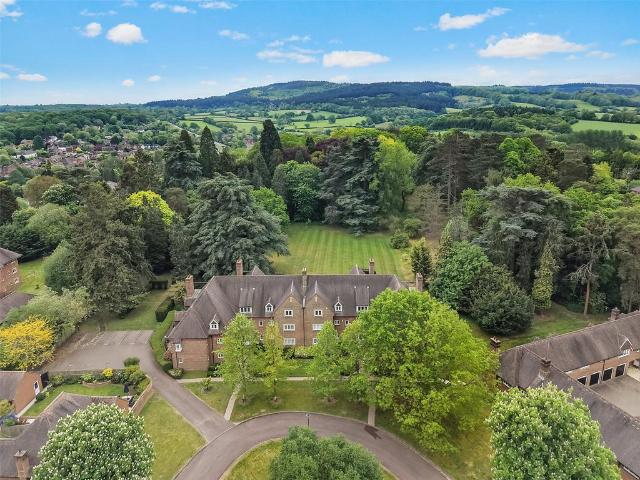 Flat for sale in Pachesham Park, Surrey