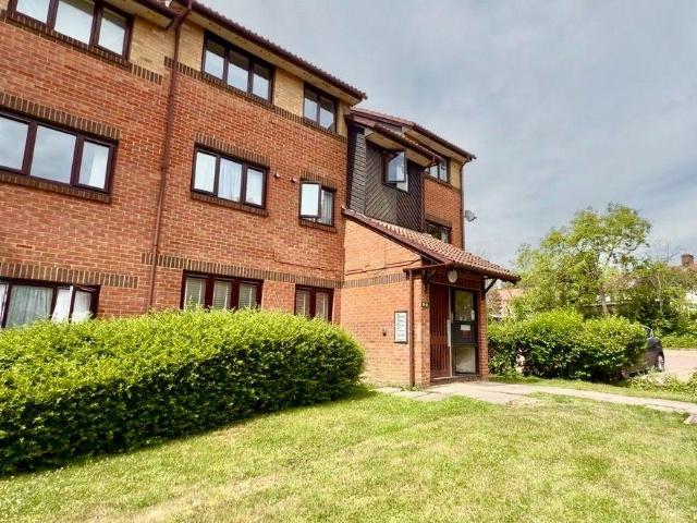 Flat for sale in Burnt Oak, Greater London