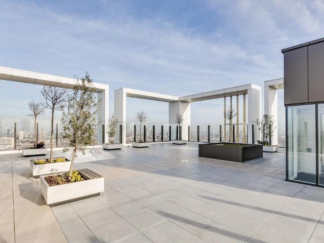 Flat for sale in Stockwell, Greater London