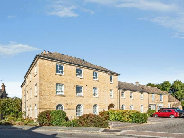 Flat for sale in Bampton, West Oxfordshire