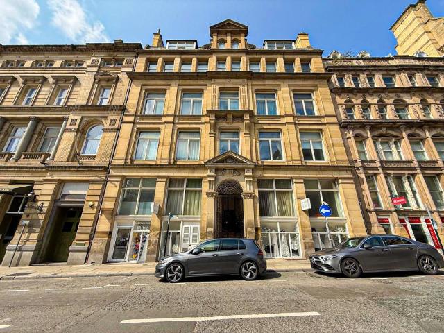 Flat for sale in Calderstones