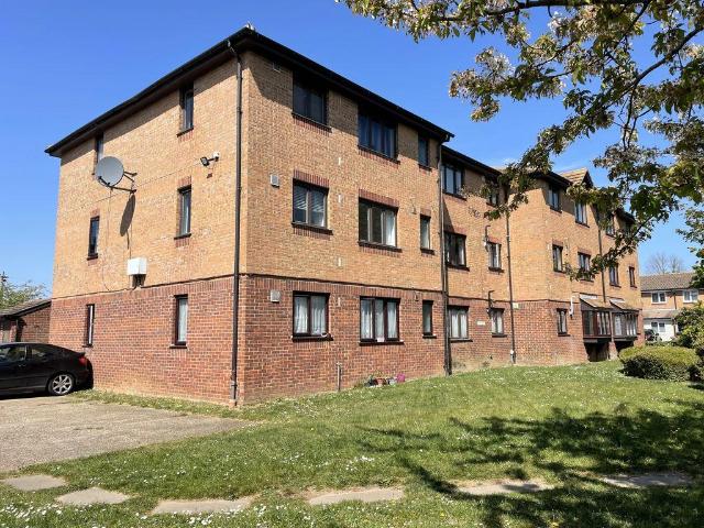 Flat for sale in Brightlingsea, Dale Hill