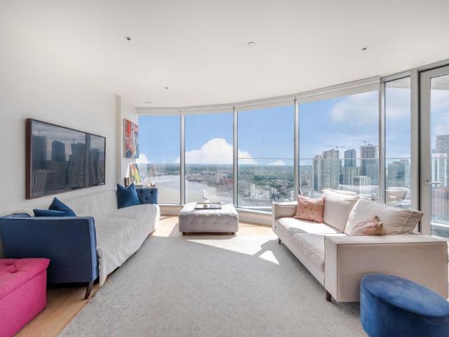 Flat for sale in Blackwall, Greater London