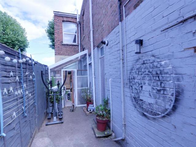 Flat for sale in Southend City Centre Neighbourhood, Alton Barnes