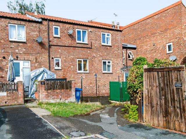 Flat for sale in Waterthorpe, South Yorkshire