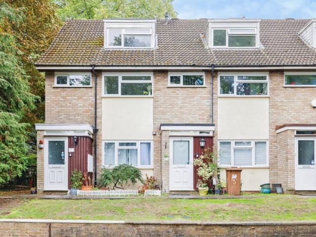 Flat for sale in Bushey Heath, Hertsmere