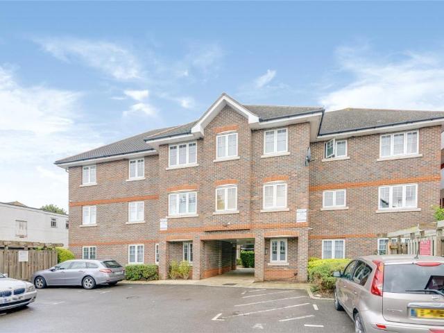 Flat for sale in Slough