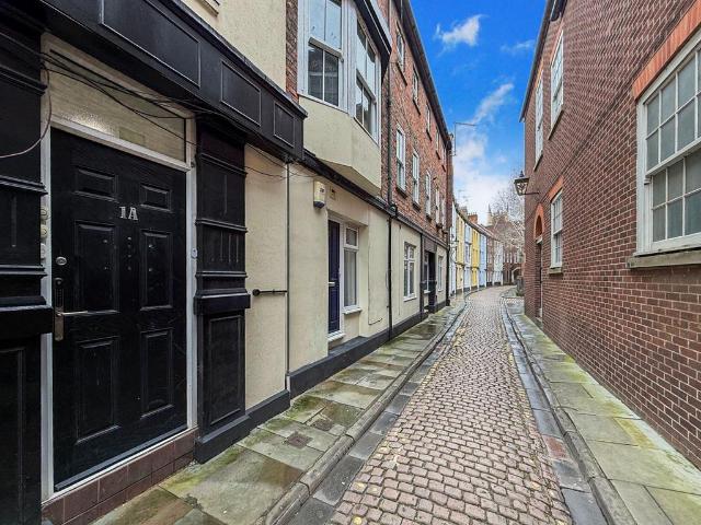 Flat for sale in Old Town, Hull