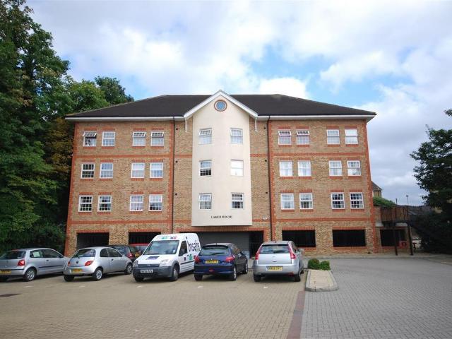 Flat for sale in Ringlestone, Midway