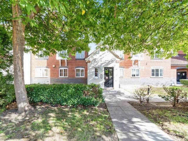 Flat for sale in Digswell, Welwyn Hatfield