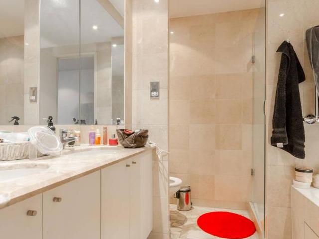 Flat for sale in Canary Wharf, Greater London