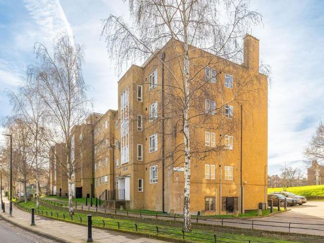 Flat for sale in Dulwich, Greater London
